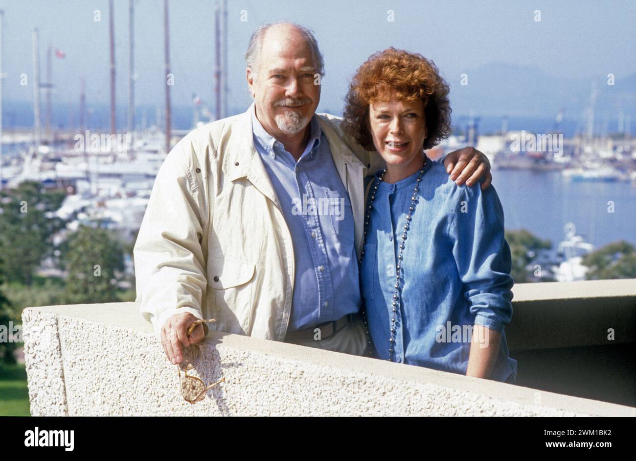 4066657 Filmfestspiele Von Cannes 1983. Der amerikanische Regisseur Robert Altman, der nicht mit dem Film „Streamers“ konkurriert, und seine Frau Kathryn Reed (Foto); (add.info.: Cannes, Frankreich; Francia, Festival del Cinema di Cannes 1983. IL regista Robert Altman, fuori concorso con il Film 'Streamers', e sua moglie Kathryn Reed); © Marcello Mencarini. Alle Rechte vorbehalten 2024. Stockfoto