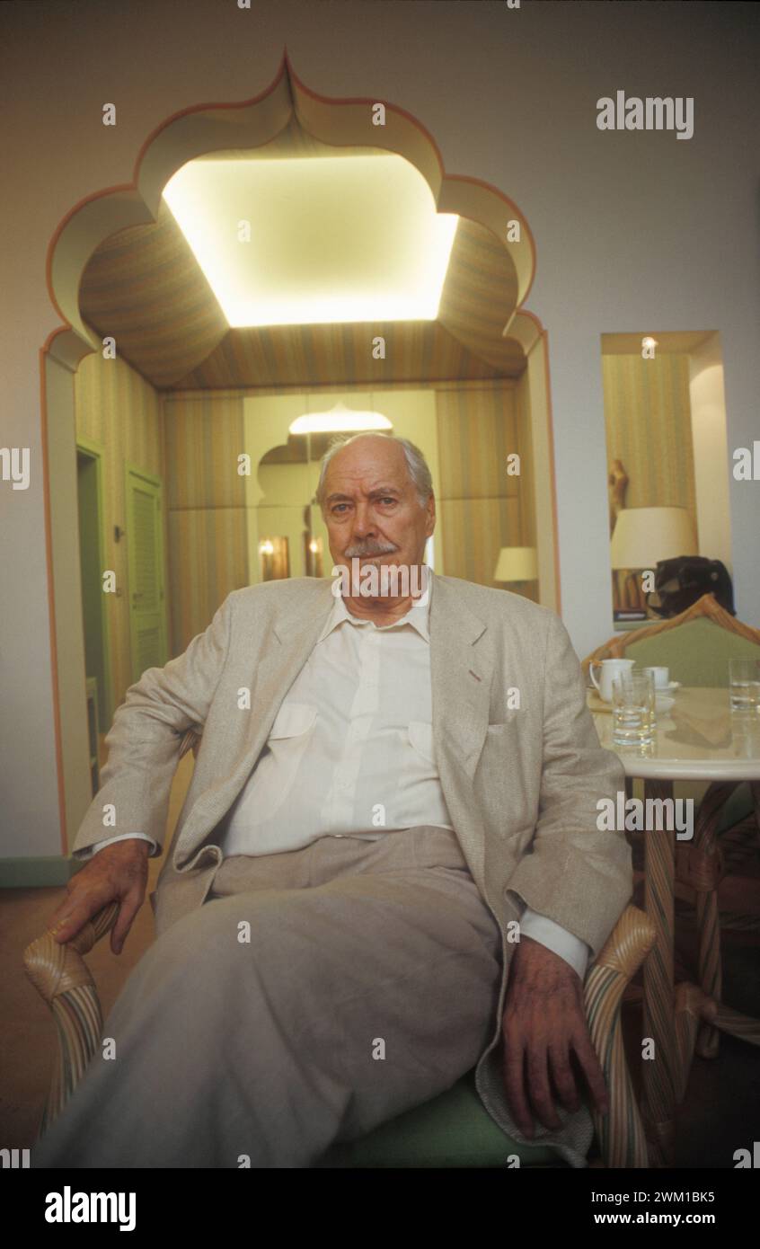 4066659 Venedig Lido, Venedig Filmfestival 1993. US-amerikanischer Regisseur Robert Altman, in Konkurrenz zum Film "Shortcuts", in seinem Zimmer im Hotel Excelsior (Foto); (add.info.: Lido Venedig; Lido di Venezia, Italien; Italia, Hotel Excelsior Lido di Venezia, Mostra del Cinema di Venezia 1993. IL regista Robert Altman, in concorso con il Film 'America oggi (Shortcuts)', nella sua stanza dell'Hotel Excelsior); © Marcello Mencarini. Alle Rechte vorbehalten 2024. Stockfoto