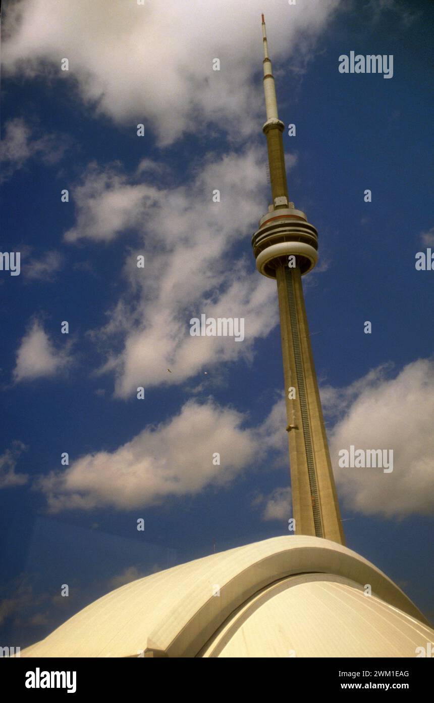 4067915 TORONTO, CN Tower (Canadian National Tower); (add.info.: Toronto 1990 TORONTO, Torre CN); © Marcello Mencarini. Alle Rechte vorbehalten 2024. Stockfoto