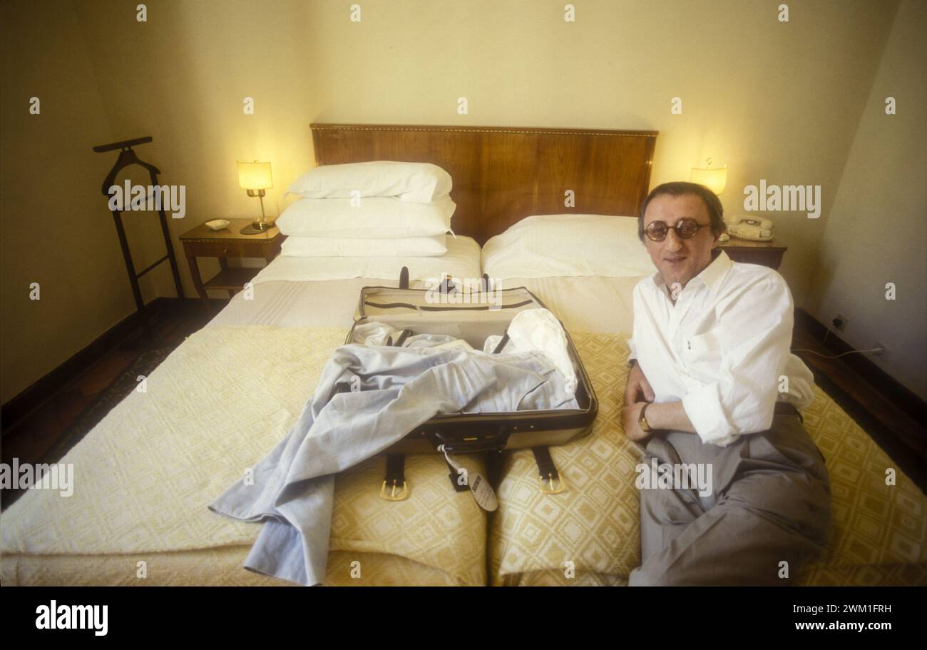4068509 Filmfestival Venedig 1986. Schauspieler Carlo delle Piane in seinem Zimmer im des Bains Hotel (Foto); (add.info.: Venedig Lido; Lido di Venezia, Italien; Italia, Hotel des Bains Mostra del Cinema di Venezia. L'attore Carlo delle Piane nella sua stanza all'Hotel des Bains); © Marcello Mencarini. Alle Rechte vorbehalten 2024. Stockfoto