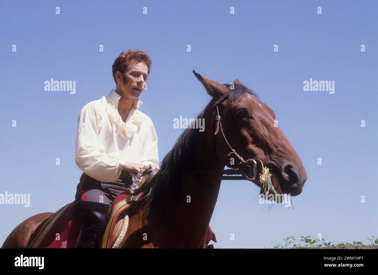 4069193 italienischer Schauspieler und Regisseur Gabriele Lavia am Set des Films „der Prinz von Homburg“, Regie von ihm selbst, 1983 (Foto); (add.info.: L'attore e regista Gabriele Lavia sul Set del Film „Il principe di Homburg“ diretto da lui stesso (1983); © Marcello Mencarini. Alle Rechte vorbehalten 2024. Stockfoto