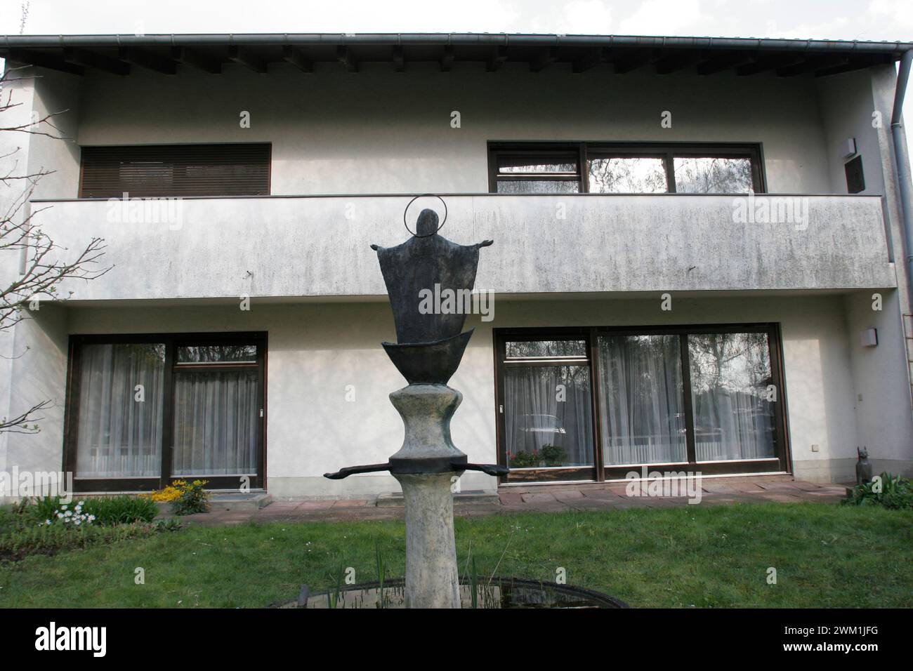 4069699 Ferienhaus von JOSEPH RATZINGER (Papst Benedikt XVI).Pentling, Regensburg (D). 21. April 2005 (Foto); (add.info.: Pentling, Deutschland; Germania, Papst Benedikt XVI. Joseph Ratzinger La casa delle vacanze di JOSEPH RATZINGER (Papa Benedetto XVI.). Pentling, Regensburg (D). 21. april 2005); © Marcello Mencarini. Alle Rechte vorbehalten 2024. Stockfoto