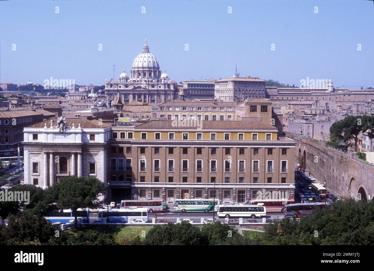 4069907 Vatikanstadt, 1985. Palazzo Pio, Sitz des VATIKANISCHEN RUNDFUNKS (Foto); (add.info.: Vatikanstadt; Città del Vatican, Vatikanstaat (Heiliger Stuhl); Stato del Vaticano, Radio Vatikanstadt Città del Vaticano 1985. Palazzo Pio, sede della RADIO VATICANA); © Marcello Mencarini. Alle Rechte vorbehalten 2024. Stockfoto