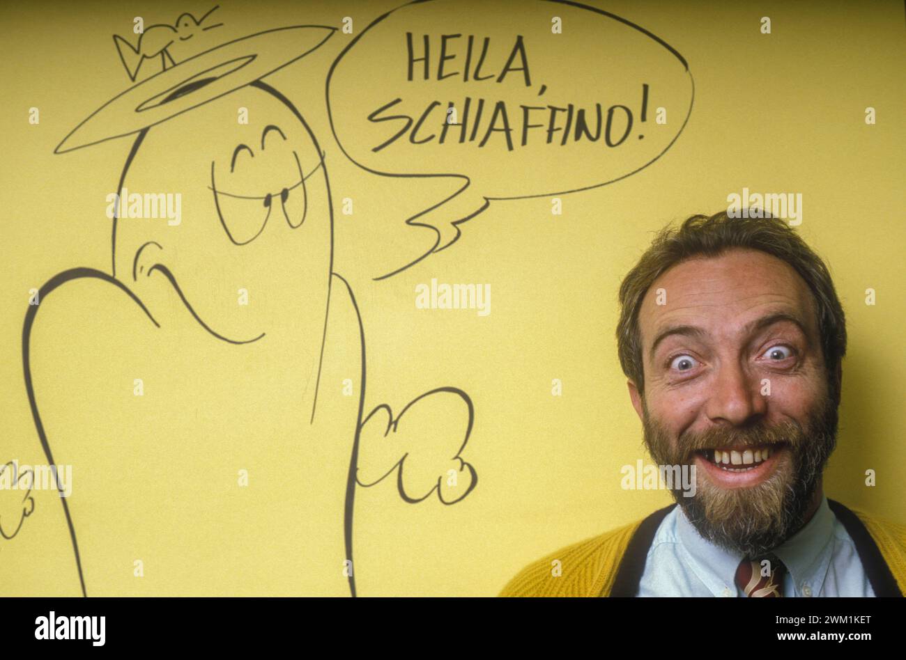 4070118 Lucca, 1986. Italienischer Karikaturist Gualtiero Schiaffino (Foto); (add.info.: Lucca, Italien; Italia, Lucca, 1986. il disegnatore Gualtiero Schiaffino); © Marcello Mencarini. Alle Rechte vorbehalten 2024. Stockfoto