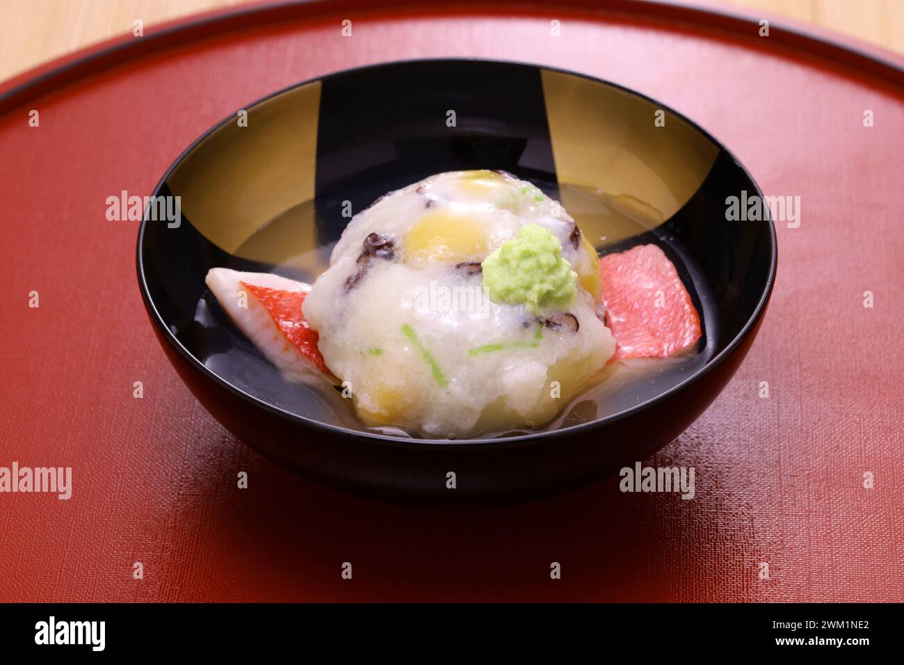 Kaburamushi (gedämpfte Shogoin-Rüben), japanische Kyoto-Küche. Stockfoto