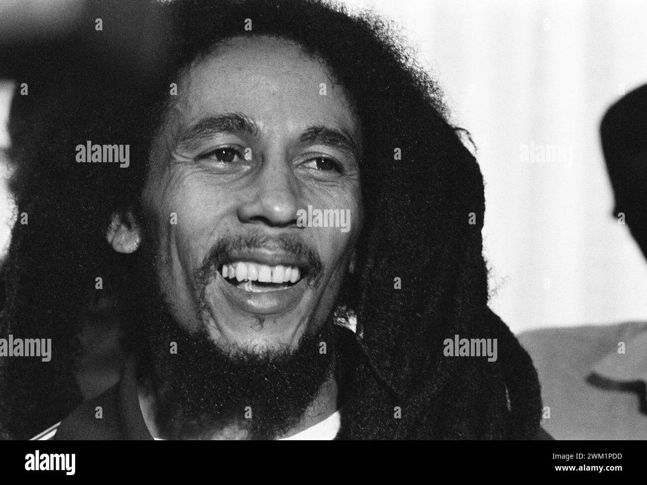 MME4702764 Portrait des jamaikanischen Reggaesängers und Gitarristen Bob Marley. 1980; (add.info.: Portrait des jamaikanischen Reggaesängers und Gitarristen Bob Marley. 1980); © Marcello Mencarini. Alle Rechte vorbehalten 2023. Stockfoto