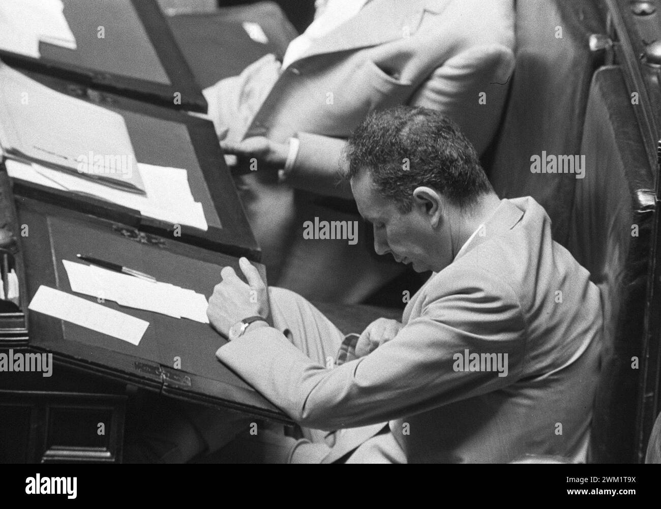 MME4720365 Rom, 1960 italienischer Politiker der Partei der Christlichen Demokratie Aldo Moro in der Abgeordnetenkammer/Roma, 1960 Il politico democristiano Aldo Moro a Montecitorio, Camera dei Deputati - Marcello Mencarini Historical Archive; (add.info.: Rom, 1960 italienischer Politiker der Partei der Christlichen Demokratie Aldo Moro in der Abgeordnetenkammer/Roma, 1960 Il politico democristiano Aldo Moro a Montecitorio, Camera dei Deputati - Marcello Mencarini Historical Archives); Foto © Marcello Mencarini Archives. Stockfoto