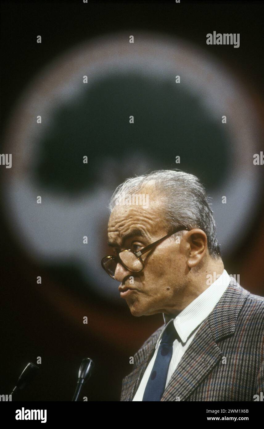 MME4738898 Mitglied der Kommunistischen Partei Italiens, Pietro Ingrao, spricht auf dem XX. Rimini-Kongress im Februar 1991. als die Kommunistische Partei Italiens ihren Namen in Demokratische Partei der Linken/Il politico membro del partito Pietro Ingrao parla al XX¡ Congresso del PCI-PDS che si tenne a Rimini nel 1991 änderte, quando il Partito Comunista Italian divenne Partito Democratico della Sinistra (PDS) -; (add.info.:) Pietro Ingrao, Mitglied der Kommunistischen Partei Italiens, spricht auf dem XX. Rimini-Kongress im Februar 1991, als die Kommunistische Partei Italiens ihren Namen in Demokratische Partei der Linken/Il änderte Stockfoto