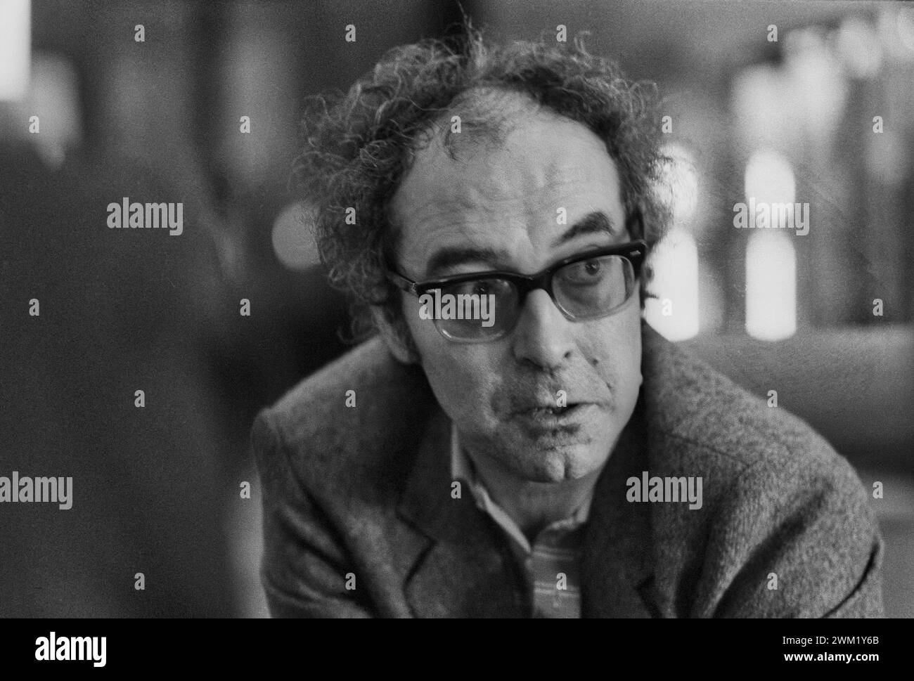 MME4745413 Jean-Luc Godard, Filmfestival Venedig, 1983 (s/W Foto); (Filmfestival Venedig add.info.:, 1983. Der französische Regisseur Jean-Luc Godard im Wettbewerb mit dem Film „Prenom Carmen“ / Mostra del Cinema di Venezia 1983. IL regista Jean-Luc Godard, in concorso con il Film ''Prenom Carmen'' -); © Marcello Mencarini. Alle Rechte vorbehalten 2024. Stockfoto