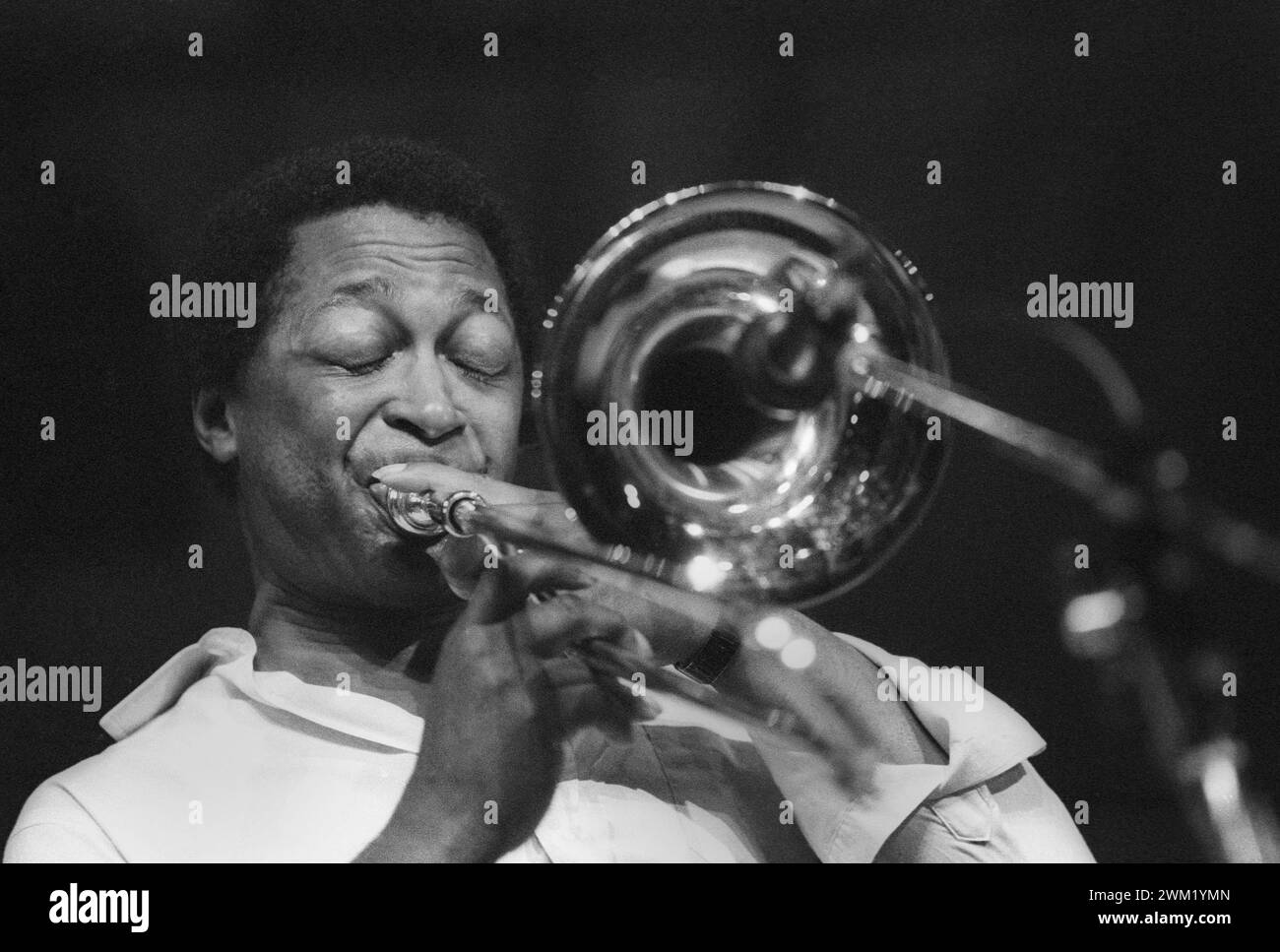 MME4749054 US-amerikanischer Jazzposaunist Curtis Fuller Performing (ca. 1985)/Il trombonista Jazz Curtis Fuller in Concerto -; (add.info.: US-amerikanischer Jazzposaunist Curtis Fuller Performing (ca. 1985)/Il trombonista Jazz Curtis Fuller in Concerto -); © Marcello Mencarini. Alle Rechte vorbehalten 2024. Stockfoto