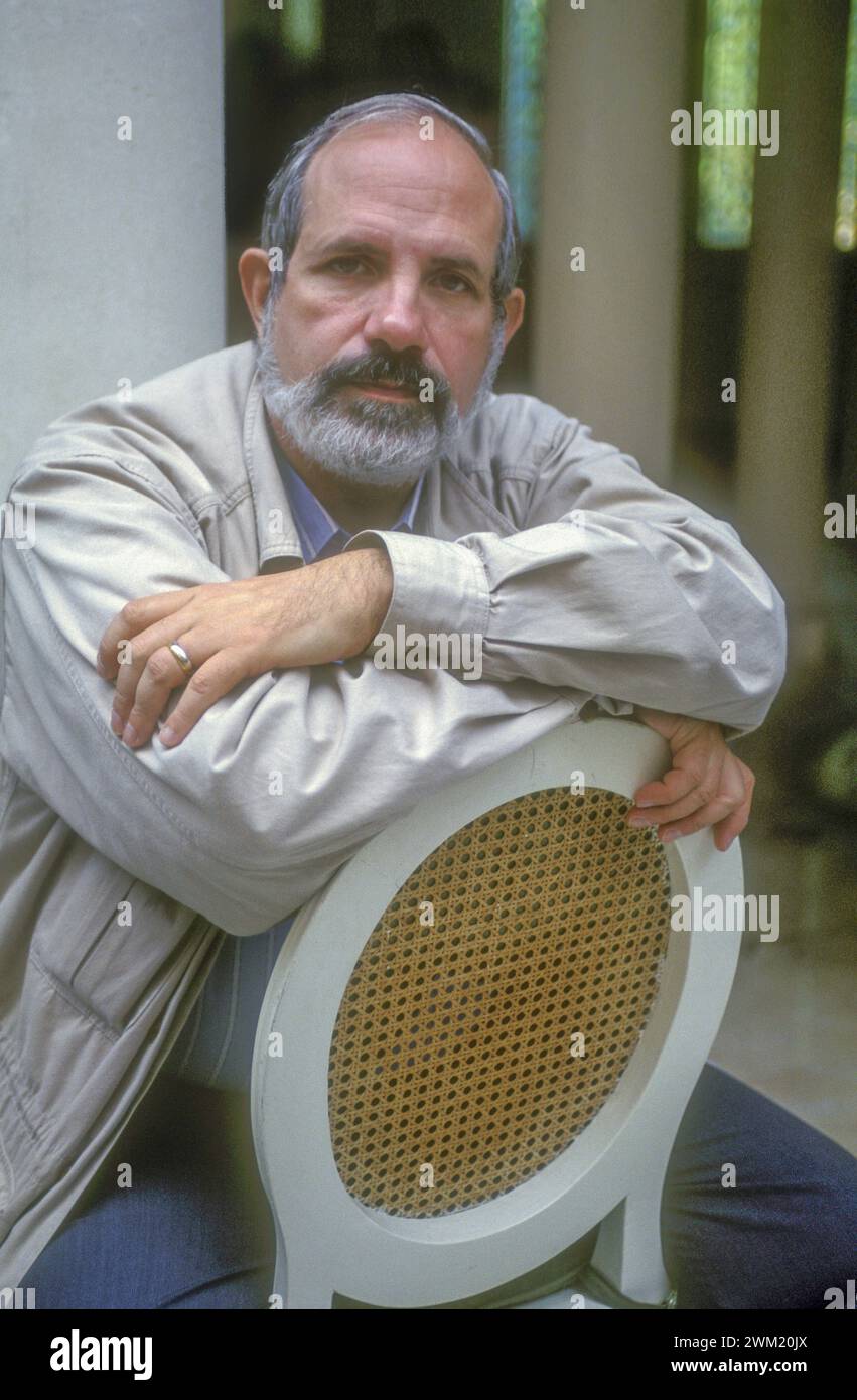 MME4755786 Venedig Lido, Venedig Filmfestival 1992. US-amerikanischer Regisseur Brian de Palma, im Wettbewerb mit dem Film „Raising Cain“/Lido di Venezia, Filmfestival Venedig 1992. Er registrierte Brian de Palma in Concorso con il Film „“Doppia personalit” -; (add.info.: Venedig Lido, Venedig Filmfestival 1992). US-amerikanischer Regisseur Brian de Palma, im Wettbewerb mit dem Film „Raising Cain“/Lido di Venezia, Filmfestival Venedig 1992. Er registrierte Brian de Palma in Concorso con il Film „” Doppia personalit” -); © Marcello Mencarini. Alle Rechte vorbehalten 2024. Stockfoto