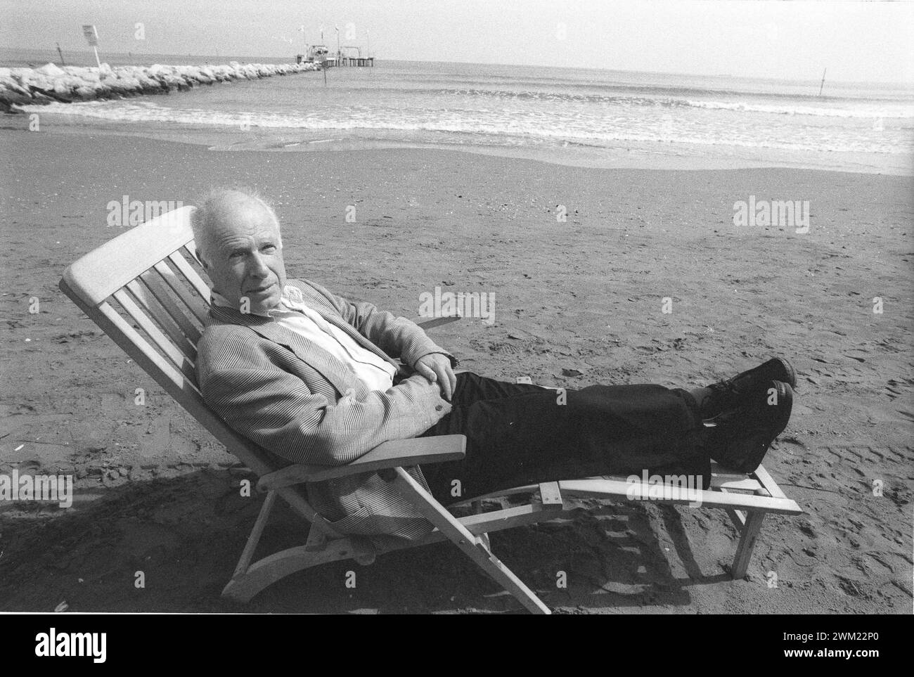 MME4766605 Venedig Lido, Venedig Filmfestival 1989. Der britische Regisseur Peter Brook, in Zusammenarbeit mit dem Film „The Mahabharata“/Lido di Venezia, Filmfestival Venezia 1989. Er registrierte Peter Brook, im Concorso mit dem Film „The Mahabharata“ -; (add.info.: Venedig Lido, Venedig Filmfestival 1989). Der britische Regisseur Peter Brook, in Zusammenarbeit mit dem Film „The Mahabharata“/Lido di Venezia, Filmfestival Venezia 1989. Er registrierte Peter Brook, im Concorso mit dem Film „” The Mahabharata” -); © Marcello Mencarini. Alle Rechte vorbehalten 2024. Stockfoto