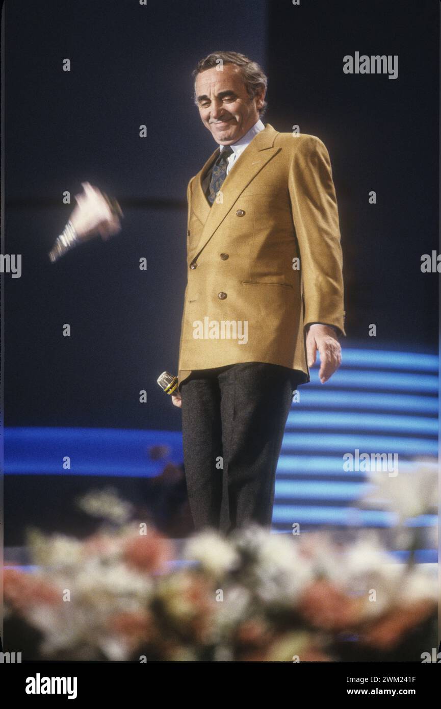 MME4773070 Charles Aznavour, Gastgeber des Festival di Sanremo 1989 (Foto); (add.info.: Sanremo Music Festival 1989. Der englische und armenische Sänger Charles Aznavour, Gastgeber der Veranstaltung/des Festivals di Sanremo 1989.); © Marcello Mencarini. Alle Rechte vorbehalten 2024. Stockfoto