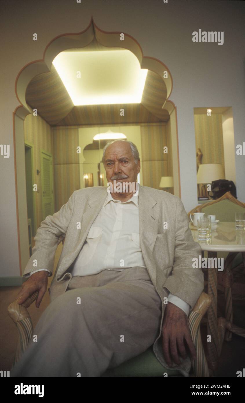 MME4776193 Venedig Lido, Venedig Filmfestival 1993. US-amerikanischer Regisseur Robert Altman, im Wettbewerb mit dem Film „„ Shortcuts“, in seinem Zimmer im Excelsior Hotel/Lido di Venezia, Filmfestival Venedig 1993. Er registrierte Robert Altman, im Concorso mit dem Film „“ America oggi (Shortcuts)“, nella auf der Strophe des Hotel Excelsior –; (add.info.: Venice Lido, Venice Film Festival 1993. US-amerikanischer Regisseur Robert Altman, im Wettbewerb mit dem Film „„ Shortcuts“, in seinem Zimmer im Excelsior Hotel/Lido di Venezia, Filmfestival Venedig 1993. Er registrierte Robert Altman, in Concorso mit t Stockfoto