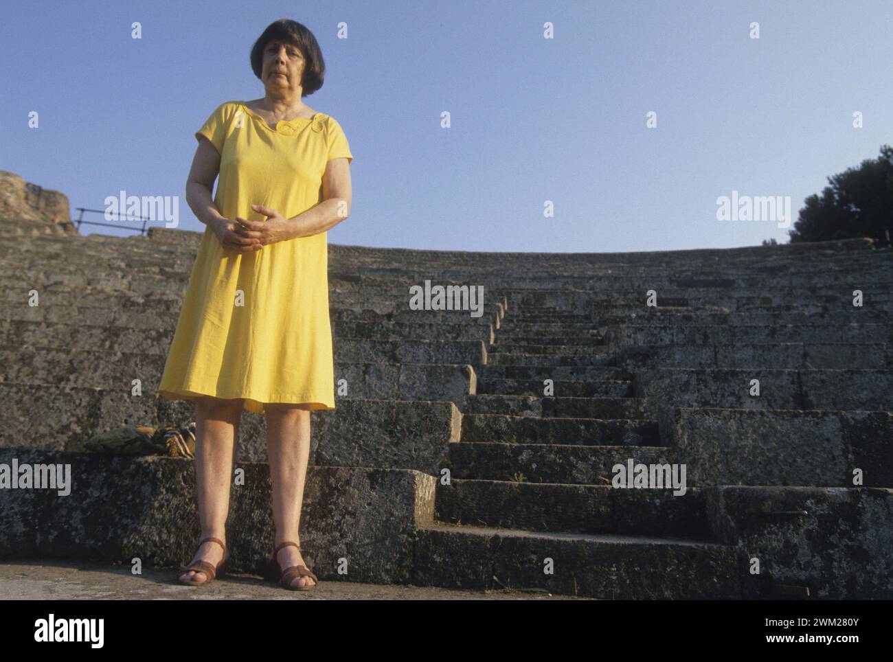 MME4796094 Ancient Ostia (Rom), 1994. Dichterin Amelia Rosselli beim Festival der Dichter/Ostia Antica (Roma), 1994. The Poetessa Amelia Rosselli al Festival dei Poeti -; (add.info.: Ancient Ostia (Rom), 1994. Dichterin Amelia Rosselli beim Festival der Dichter/Ostia Antica (Roma), 1994. Die Poetessa Amelia Rosselli al Festival dei Poeti -); © Marcello Mencarini. Alle Rechte vorbehalten 2024. Stockfoto