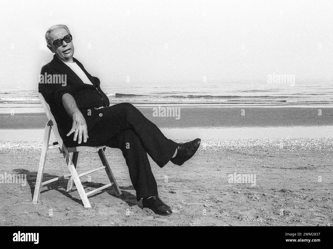 MME4796625 Venedig Lido, Venedig Filmfestival, ca. 1985. Italienischer Filmkritiker und Regisseur des Festivals, Gian Luigi Rondi/Lido di Venezia, Mostra del Cinema di Venezia, ca. 1985. IL critico cinematografico e direttore della Mostra Gian Luigi Rondi -; (add.info.: Venedig Lido, Venedig Filmfestival, ca. 1985). Italienischer Filmkritiker und Regisseur des Festivals, Gian Luigi Rondi/Lido di Venezia, Mostra del Cinema di Venezia, ca. 1985. IL crico cinematografico e direttore della Mostra Gian Luigi Rondi -); © Marcello Mencarini. Alle Rechte vorbehalten 2024. Stockfoto