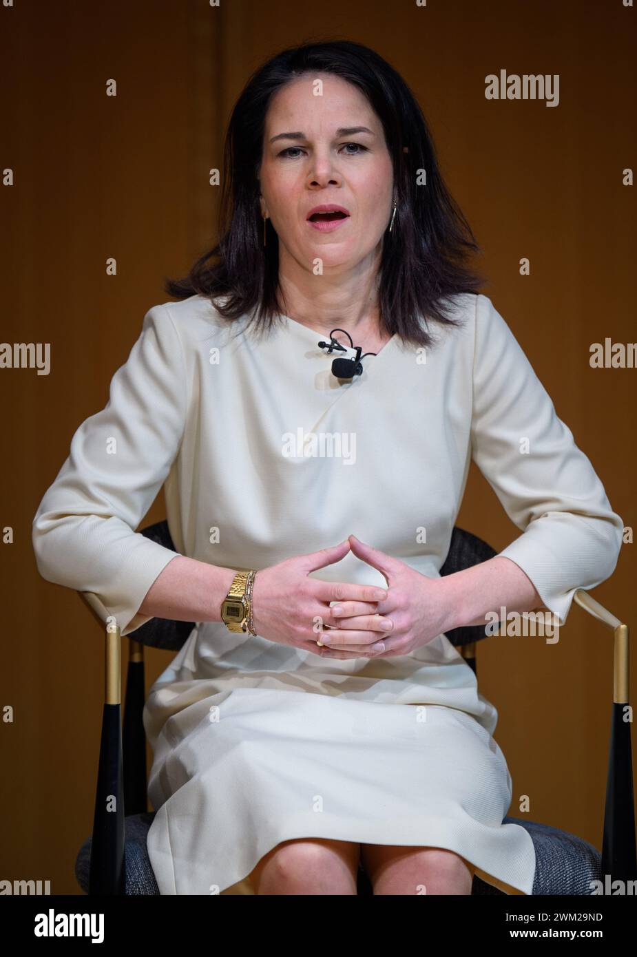 New York City, USA. Februar 2024. Annalena Baerbock (Allianz 90/die Grünen), Außenministerin, nimmt an einer vom Wall Street Journal organisierten Diskussion über die Unterstützung der Ukraine Teil. Bundesaußenminister Baerbock ist zu den Sondersitzungen der UN-Generalversammlung und des UN-Sicherheitsrates anlässlich des zweiten Jahrestages der russischen Invasion in die Ukraine bei den Vereinten Nationen (UN) in New York. Quelle: Bernd von Jutrczenka/dpa/Alamy Live News Stockfoto