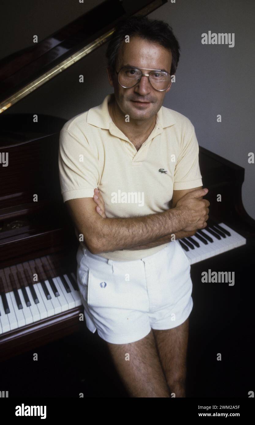 MME4809418 Venedig-Lido, Venedig-Film Festival 1984. Der italienische Komponist Giorgio Moroder präsentierte auf dem Festival eine restaurierte Version des Stummfilms Metropolis mit einem neuen Rock-Soundtrack/Lido di-Venezia, Mostra del Cinema di-Venezia 1984. IL compositore Giorgio Moroder, al Festival per präsentare una versione restaurata del Film muto Metropolis con una nuova colonna sonora Rock -; (add.info.: Venedig-Lido, Venedig-Film Festival 1984. Der italienische Komponist Giorgio Moroder präsentierte auf dem Festival eine restaurierte Version des Stummfilms Metropolis mit einem neuen Rock-Soundtrack/Lido di-Venezia, Mostra del Stockfoto