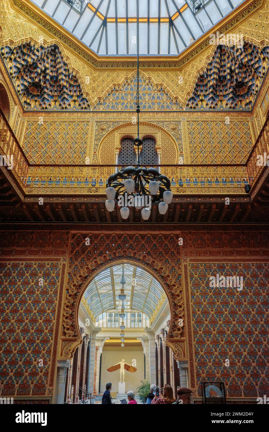 Das Real Casino von Murcia oder Casino de Murcia ist eines der emblematischsten Gebäude der Stadt mit dem gleichen Namen, Hauptstadt der Region Murcia. Stockfoto