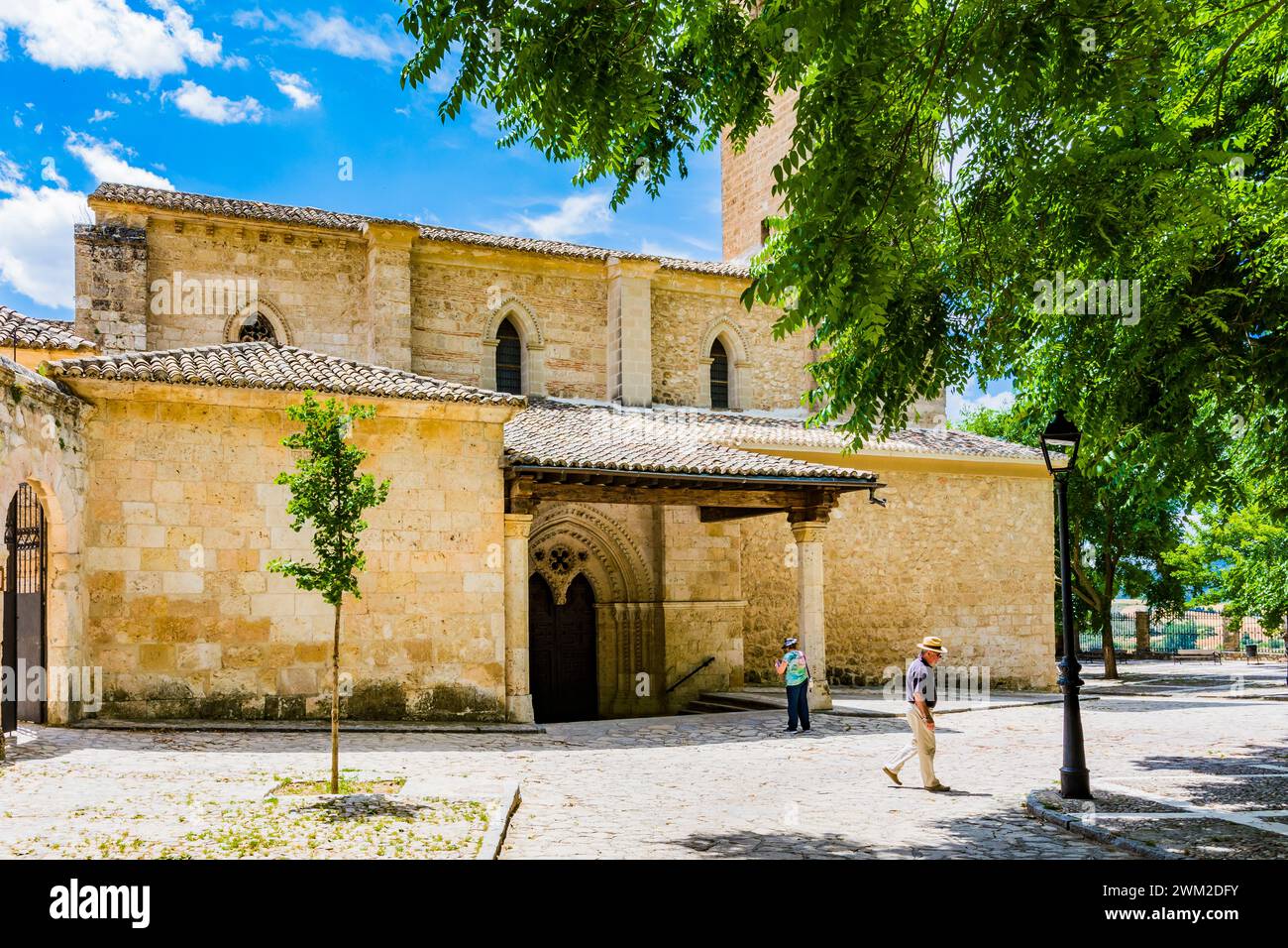 Hurch von Santa María de la Peña. 13. Jahrhundert. Prado de Santa María, ummauerte Anlage der Burg Piedra Bermeja. Brihuega, La Alcarria, Guadalajara Stockfoto