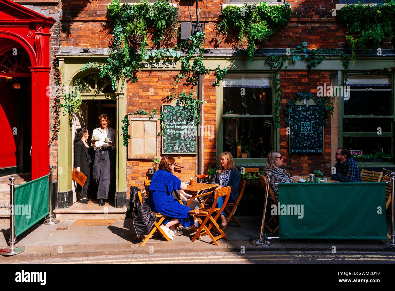 Wunderschöne Fassade des Forest Restaurants. York, North Yorkshire, Yorkshire und The Humber, England, Vereinigtes Königreich, Europa Stockfoto