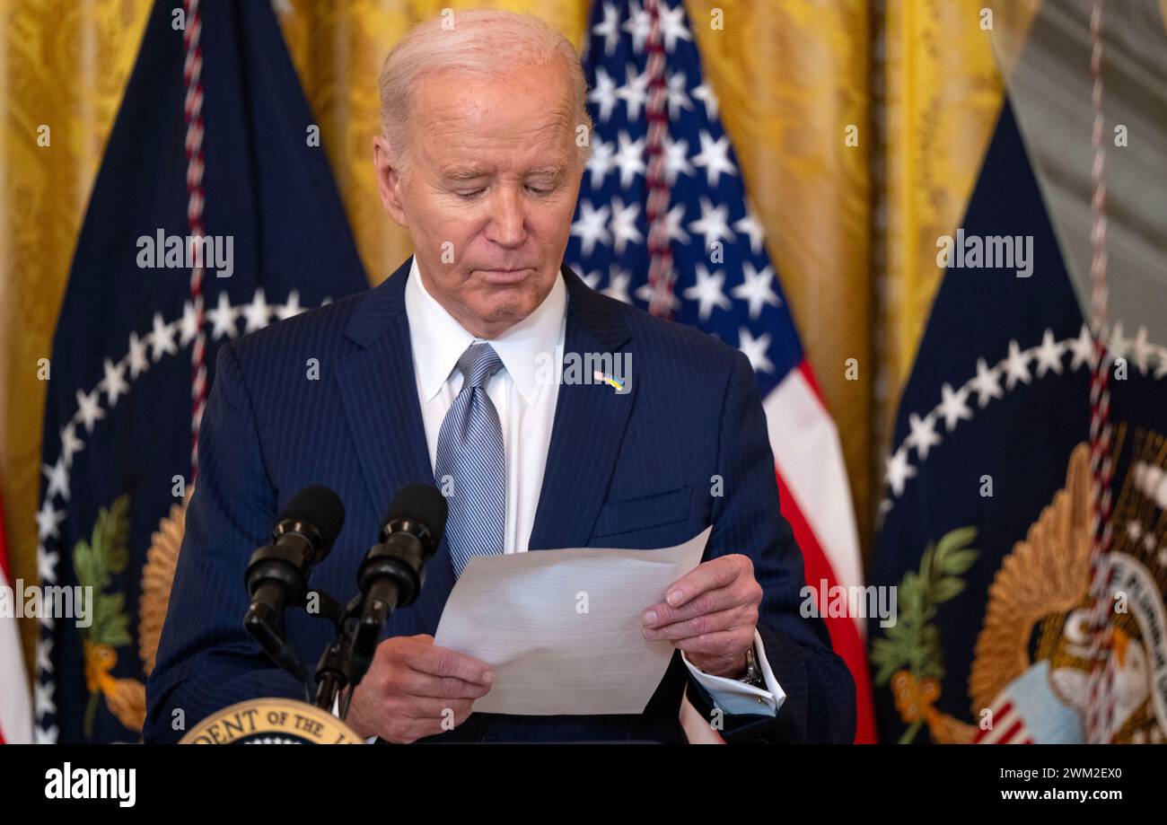 Washington, Usa. Februar 2024. Präsident Joe Biden hält während des Wintertreffens der National Governors Association am Freitag, den 23. Februar 2024, im östlichen Saal des Weißen Hauses eine Rede. Biden wandte sich an die Gouverneure, nachdem er weitere russische Sanktionen angekündigt hatte. Foto: Leigh Vogel/UPI Credit: UPI/Alamy Live News Stockfoto