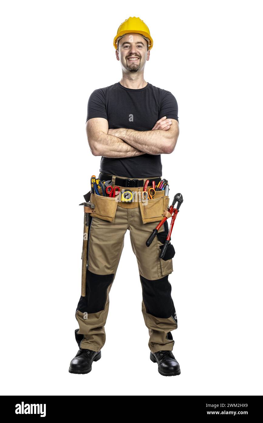 Lächelnder männlicher Baumeister in Arbeitskleidung mit überkreuzten Armen auf transparentem Hintergrund Stockfoto