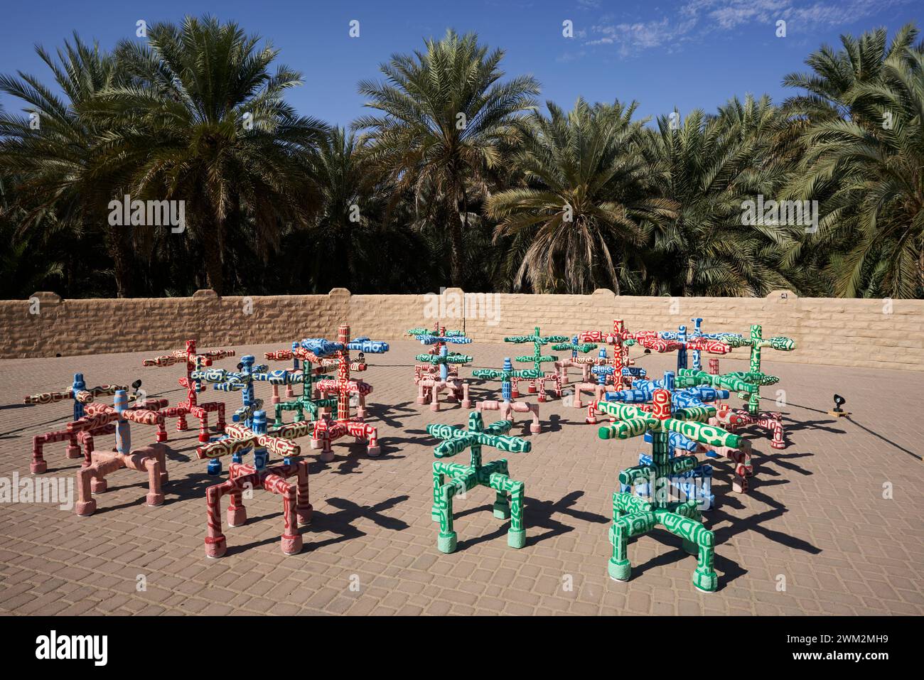 Mohamed Ahmed Ibrahim Installation namens Al Ain Oasis in Al Ain. Es wurde von Abu Dhabi Art. In Auftrag gegeben Stockfoto