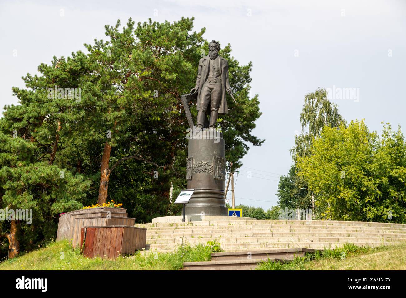 Elabuga, Tatarstan, Russische Föderation - 7. August 2020: Denkmal des sehr berühmten russischen Künstlers Iwan Shishkin, der an diesem Ort geboren wurde Stockfoto