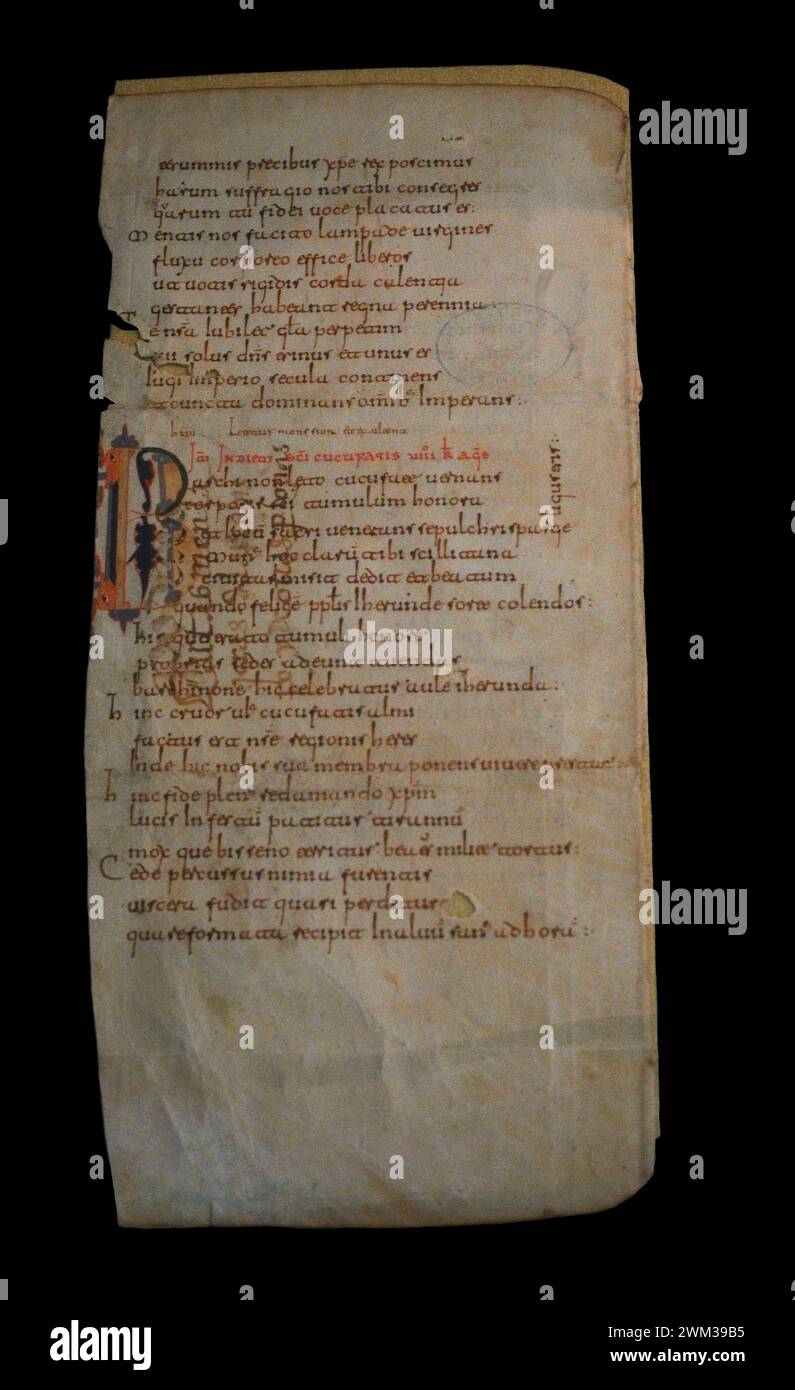 „Liber Himnorum“. Folio in westgotischem Kleinbuchstaben, einschließlich eines Teils des Hymnus des Heiligen Cucuphas (San Cucufate) und eines weiteren Hymnus der Heiligen Justa und Rufina. Fragment. Manuskript auf Pergament. 10. Jahrhundert. Herkunft unbekannt. Leihgabe: Parroquia de las Santas Justa y Rufina, Toledo. Museum der wegotischen Räte und Kultur. Toledo, Kastilien-La Mancha, Spanien. Stockfoto