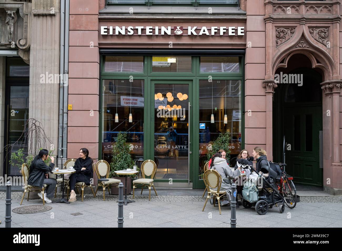 Einstein Kaffee, Straßencafé, Friedrichstraße, Mitte, Berlin, Deutschland Stockfoto