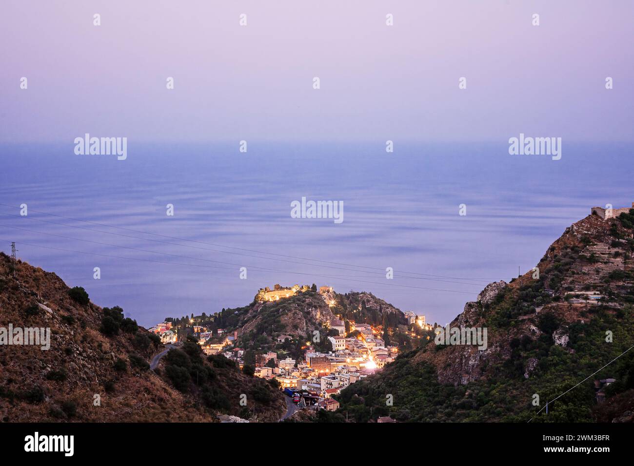 Das spektakuläre Panorama der Stadt Taormina in Sizilien Stockfoto