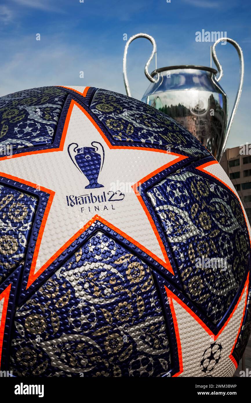 Details zum Ball aus dem Champions-League-Finale, das 2023 in Istanbul stattfand Stockfoto