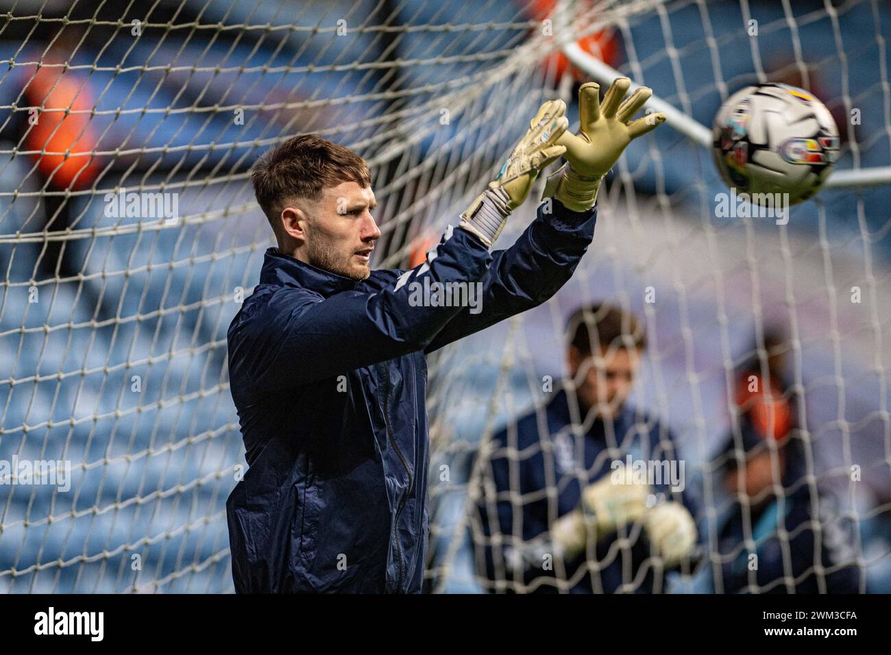 23. Februar 2024; Coventry Building Society Arena, Coventry, England; EFL Championship, Coventry City gegen Preston North End; Bradley Collins aus Coventry während des Aufwärmens vor dem Spiel Stockfoto