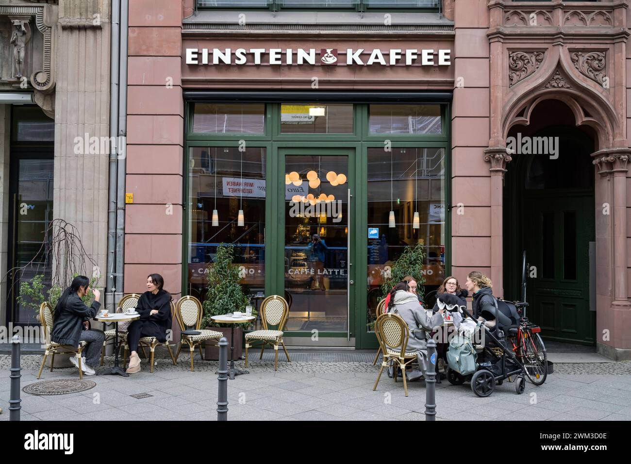 Einstein Kaffee, StraßencafÃ, Friedrichstraße, Mitte, Berlin, Deutschland *** Einstein Kaffee, Straßencafé, Friedrichstraße, Mitte, Berlin, Deutschland Stockfoto