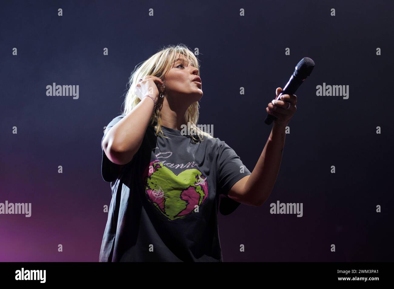 Reneé Rapp spielte live auf der Bühne im O2 Apollo am Eröffnungsabend ihrer Snow Hard Feelings Tour am 23. Februar 2024. Stockfoto