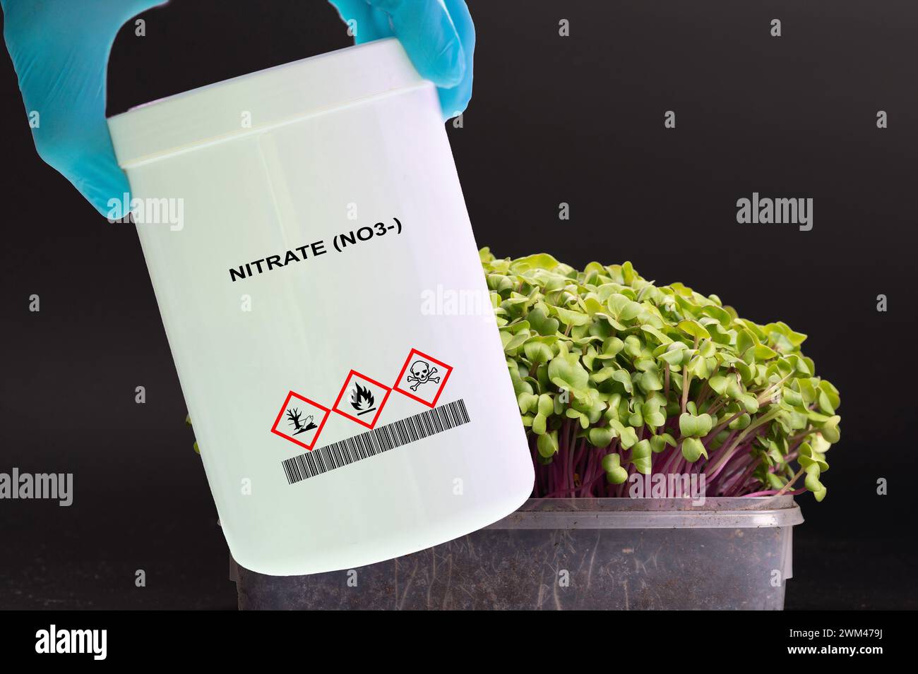 Behälter mit Nitrat Stockfoto