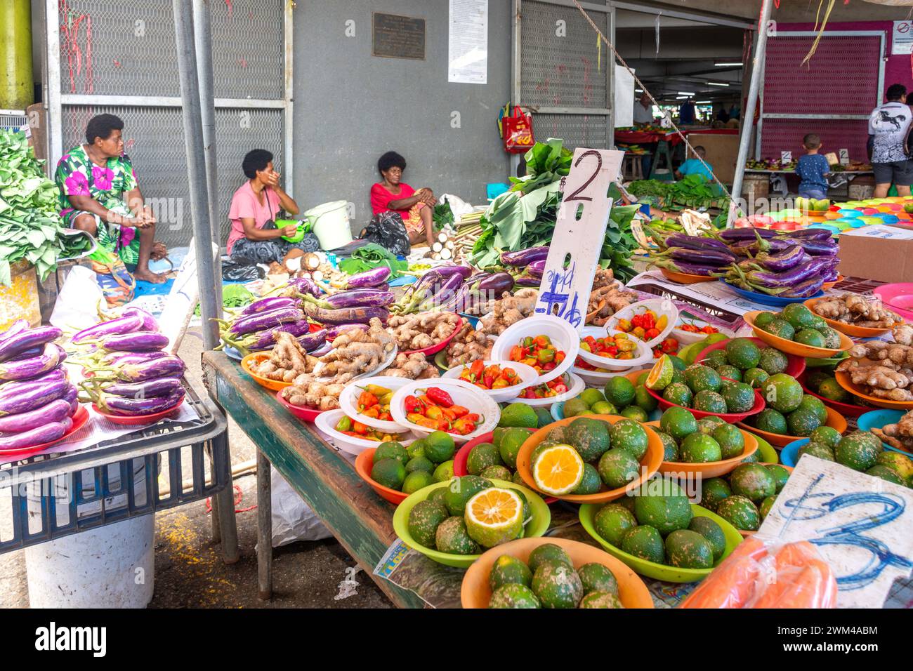 Obst- und Gemüsestände am Suva Municipal Market, Harris Road, Suva, Viti Levu, Republik Fidschi Stockfoto