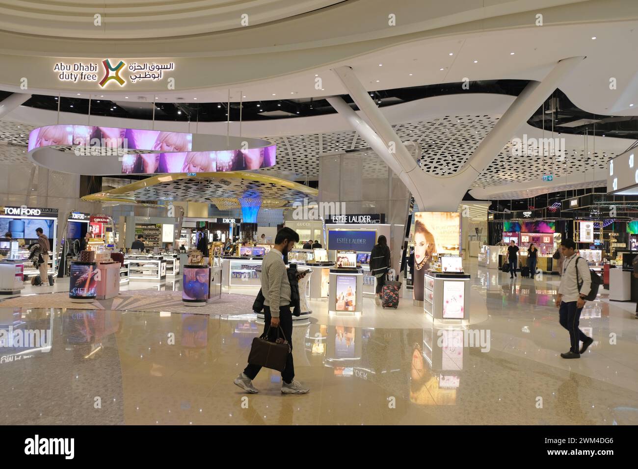 Einkaufsviertel am internationalen Flughafen Zayed, Abu Dhabi. Stockfoto