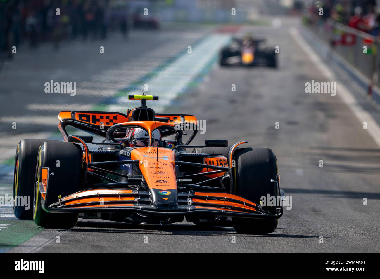 Sakhir, Bahrain, 23. Februar, Lando Norris, aus Großbritannien, tritt für McLaren F1 an. Wintertests, die Wintertests der Formel-1-Meisterschaft 2024. Quelle: Michael Potts/Alamy Live News Stockfoto