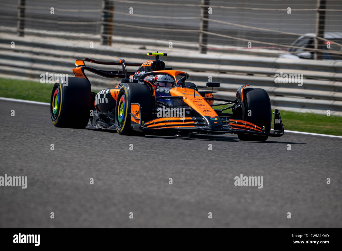 Sakhir, Bahrain, 23. Februar, Lando Norris, aus Großbritannien, tritt für McLaren F1 an. Wintertests, die Wintertests der Formel-1-Meisterschaft 2024. Quelle: Michael Potts/Alamy Live News Stockfoto