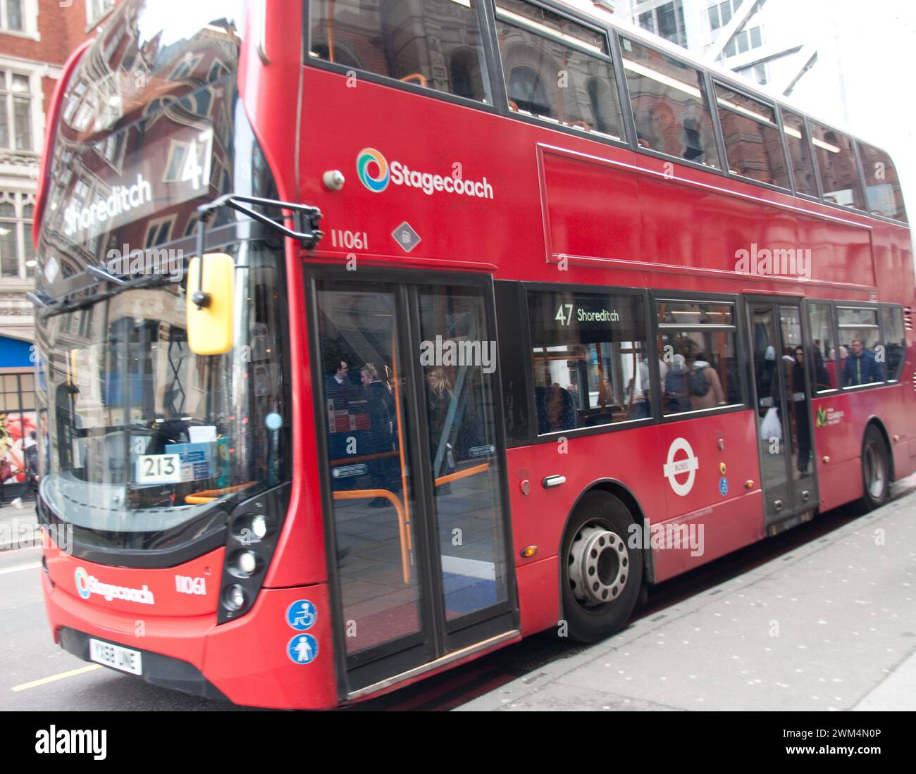 London Bus, Bishopsgate, East London, London, UK Stockfoto