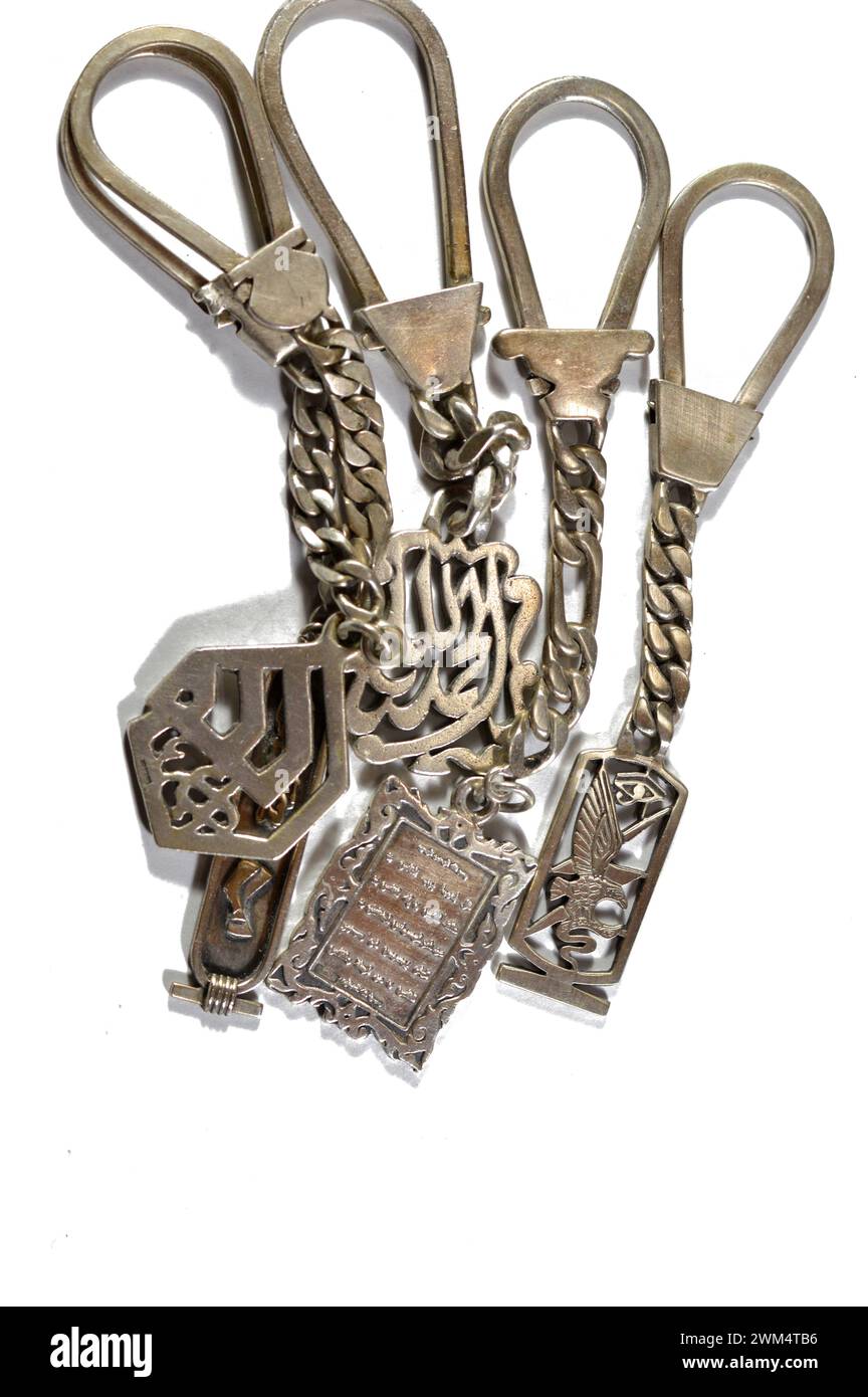 Übersetzung von Arabisch (Allah, Gott sei Dank, Koranverse), Silbermedaillen, islamische Medaillen mit Koran, Allah und Pharaonischen Symbolmedaillen, Silber kostbare M Stockfoto