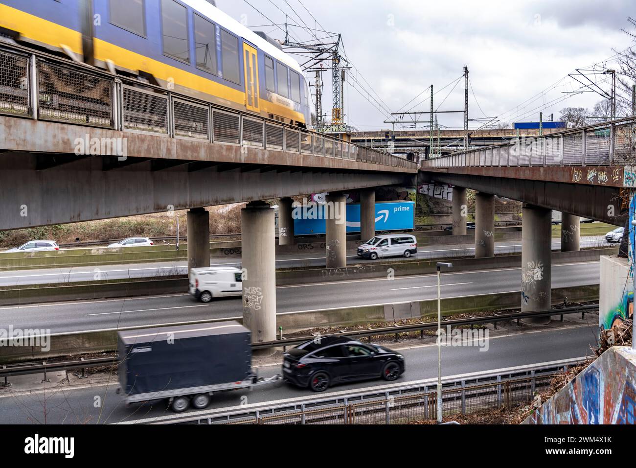 Eisenbahnbrücken am Autobahnkreuz Duisburg-Kaiserberg, kompletter Umbau und Neubau des Autobahnkreuzes A3 und A40, alle Brücken, Rampe Stockfoto