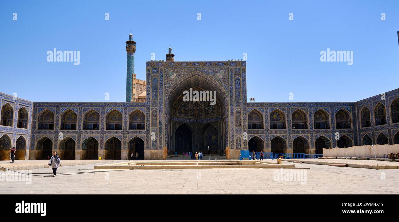 Isfahan, Iran, 06.30.2023: Die Jameh-Moschee von Isfahan oder Freitagsmoschee von Isfahan, Iran. Stockfoto