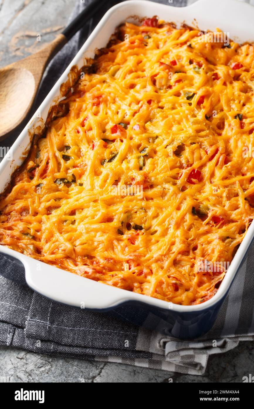 King Ranch Chicken Casserole kombiniert saftiges Huhn, bunte Paprika ...