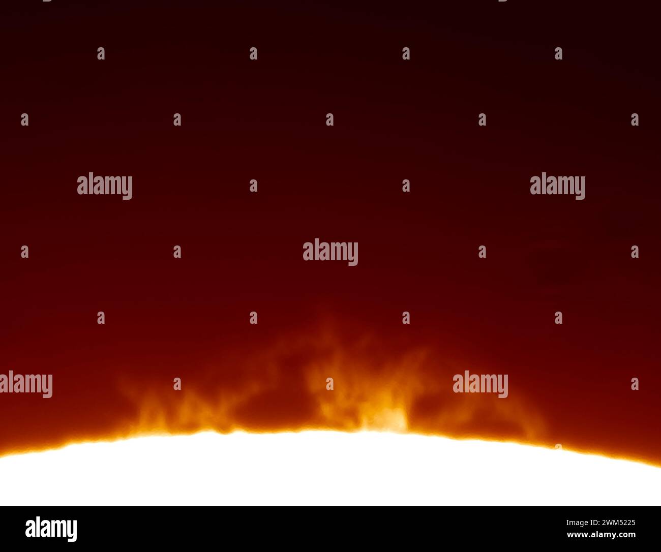 Detail der Prominenzen, die am 2,24 von der Sonnenoberfläche platzten, fotografiert mit einem Sonnenteleskop aus London, Großbritannien Stockfoto