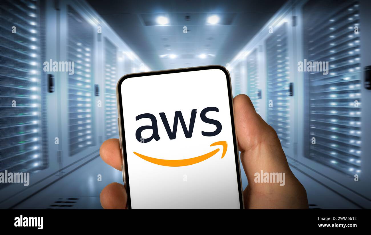 AWS – Amazon Web Services werden auf dem Smartphone angezeigt Stockfoto