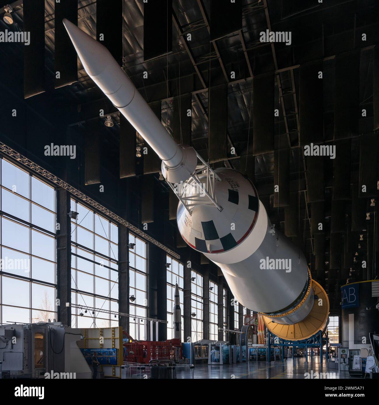 HUNTSVILLE, AL/USA - 10. MÄRZ 2022: Saturn V Rocket, Davidson Center for Space Exploration, US Space & Rocket Center. Stockfoto