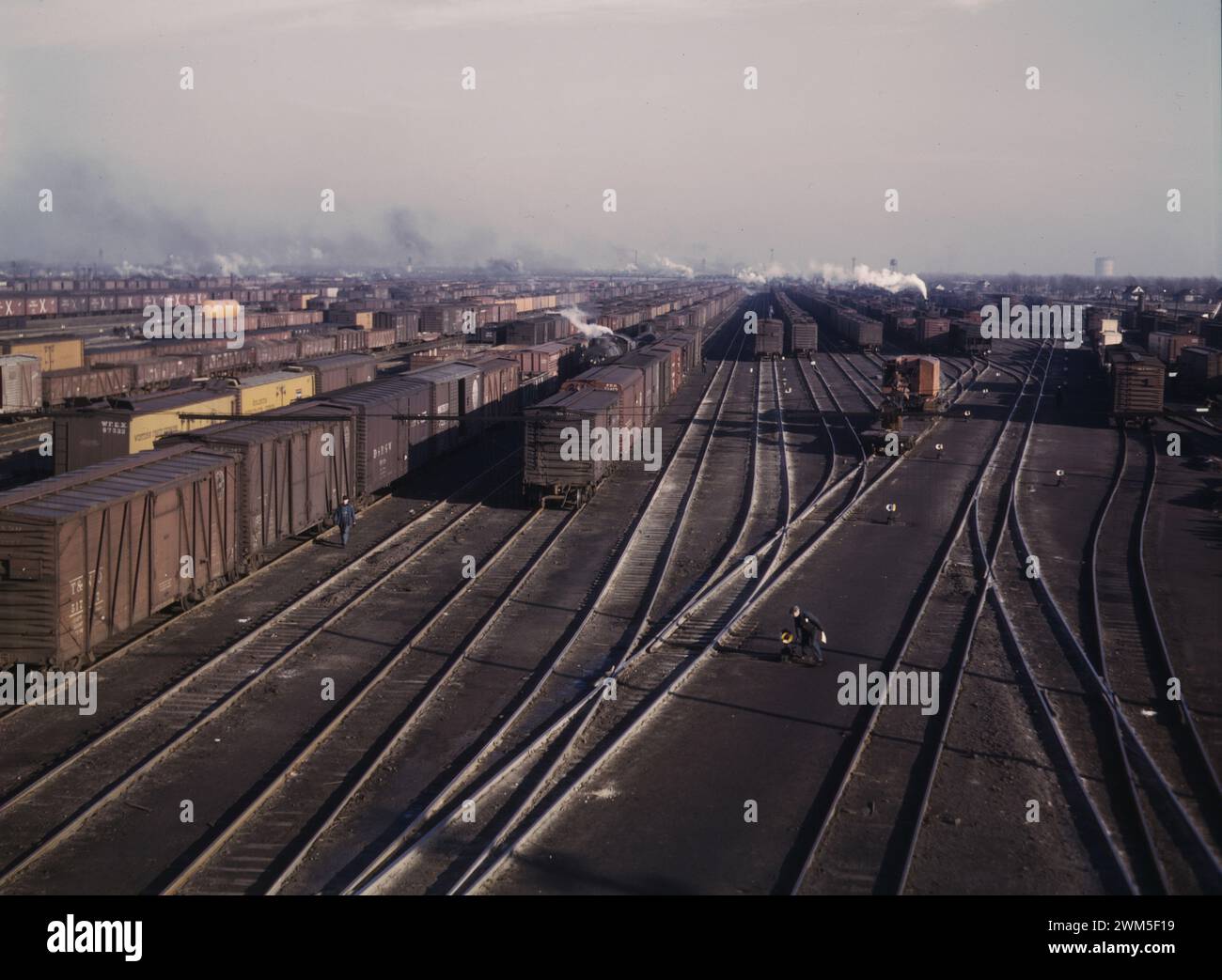 Blick auf einen Klassifizierungsbahnhof bei C & NW Railroads Proviso Yard, Chicago, Illinois, 1942 - Foto von Jack Delano Stockfoto